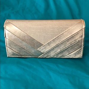 Gold clutch